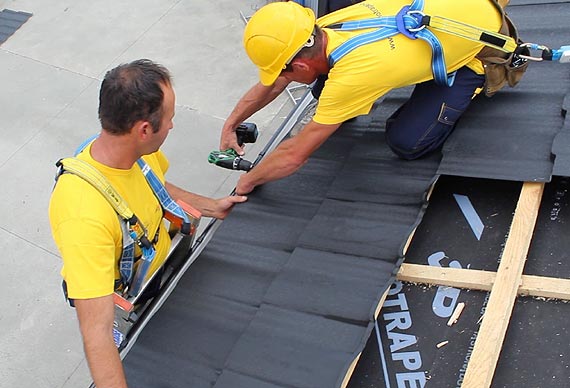 Remont dachu: Jak wymieni toksyczny dach z azbestu na nowe pokrycie?
