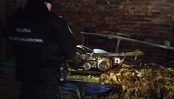 Nielegalna fabryka tytoniu w Wielkopolsce zlikwidowana przez zachodniopomorskich funkcjonariuszy KAS