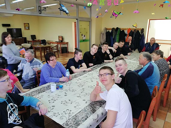 Uczniowie ZSM z wizyt u podopiecznych Domu Dziennego Pobytu Caritas na Warszowie