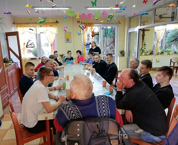 Uczniowie ZSM z wizyt u podopiecznych Domu Dziennego Pobytu Caritas na Warszowie