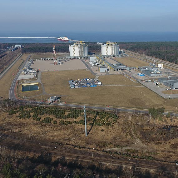 Spka Polskie LNG bdzie budowaa nabrzee, trzeci zbiornik i bocznic kolejow