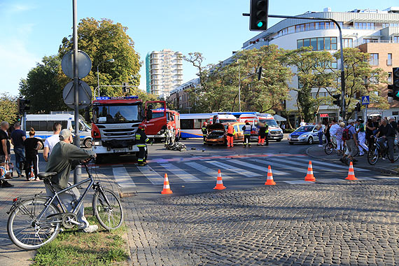 Obywatelka Niemiec wyjechaa wprost pod koa motocykla. Motocyklista w stanie cikim zosta helikopterem przetransportowany do szpitala