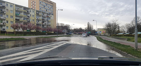 Pknity rurocig - woda zalewaa ulic!