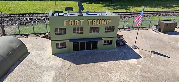 Miedzyzdroje: Od roku w Batyckim Parku Miniatur w Polsce jest Fort Trump. Zobacz film!