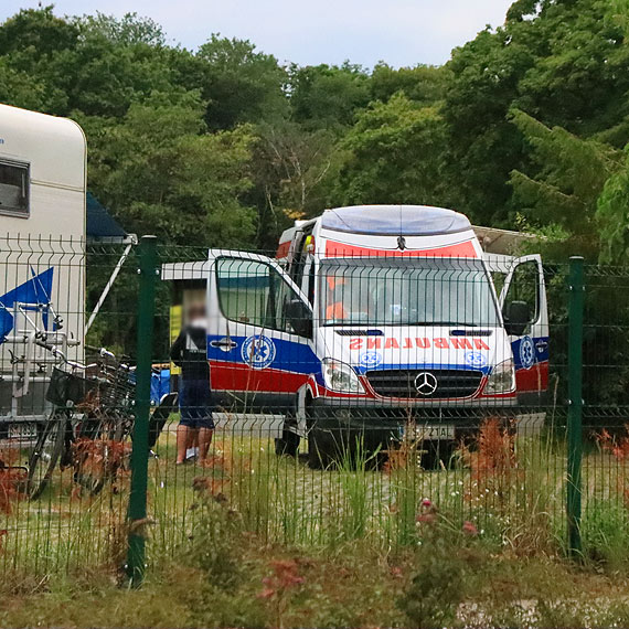 Ambulans na polu namiotowym