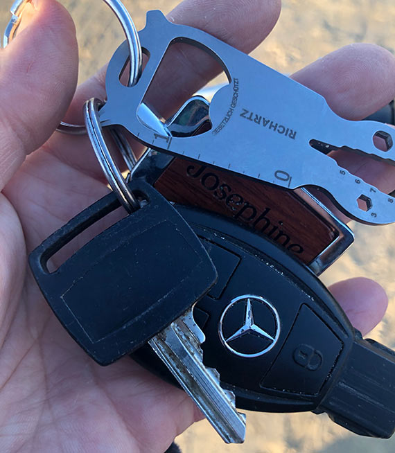Zagubione klucze z logo Mercedesa, znalezione na play